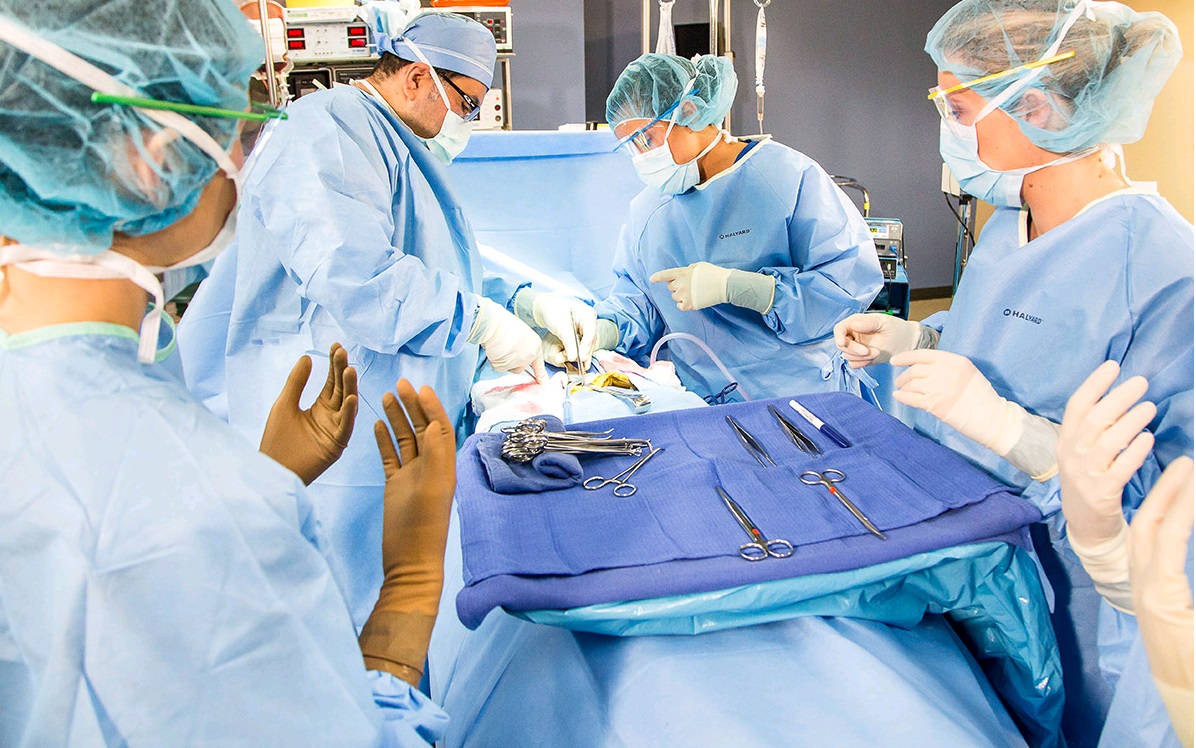 What Does A Surgical Scrub Technologist Do?